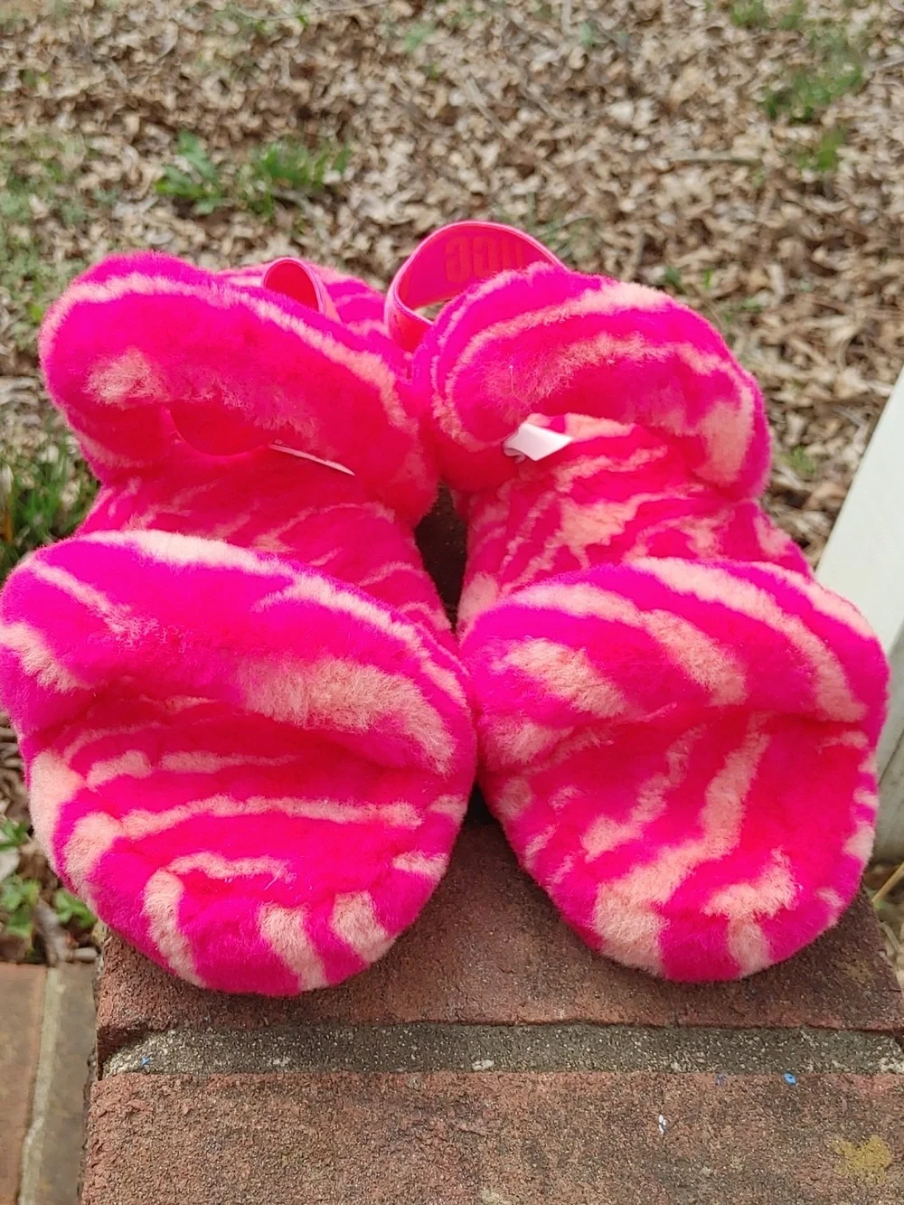 UGG Oh Yeah Pink Zebra Slipper Size 6 (Youth) (1301)
